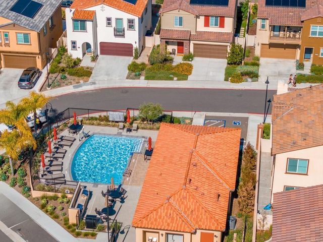 887 Brookdale Drive, Vista, CA 92081