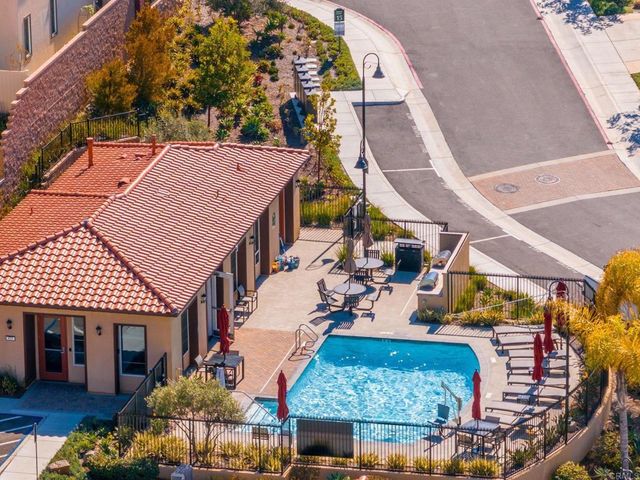 887 Brookdale Drive, Vista, CA 92081