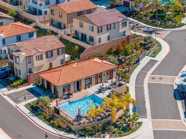 887 Brookdale Drive, Vista, CA 92081