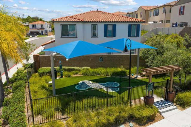 887 Brookdale Drive, Vista, CA 92081
