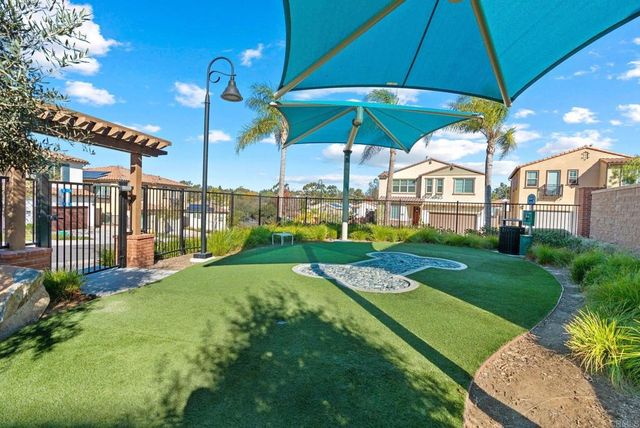 887 Brookdale Drive, Vista, CA 92081