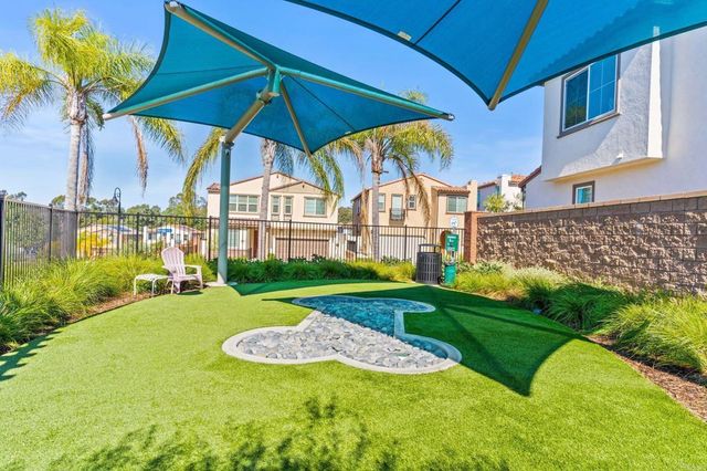 887 Brookdale Drive, Vista, CA 92081