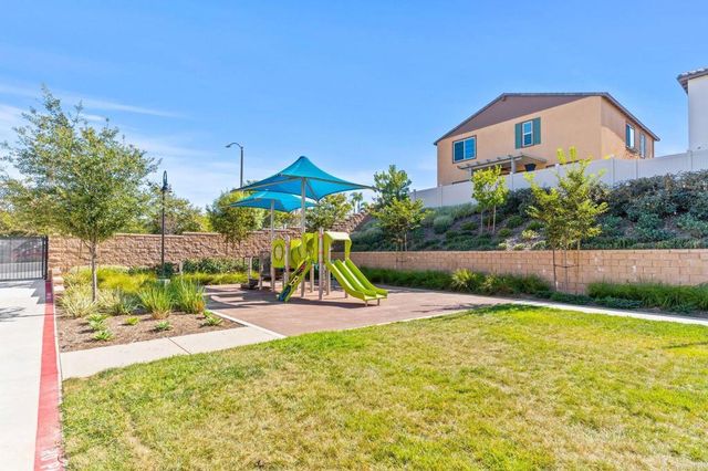 887 Brookdale Drive, Vista, CA 92081