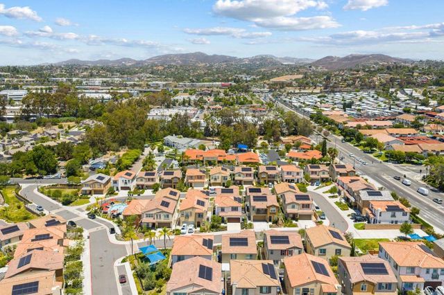 887 Brookdale Drive, Vista, CA 92081
