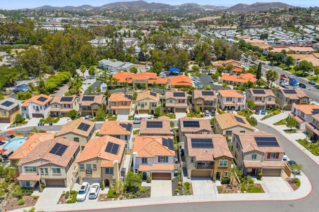887 Brookdale Drive, Vista, CA 92081