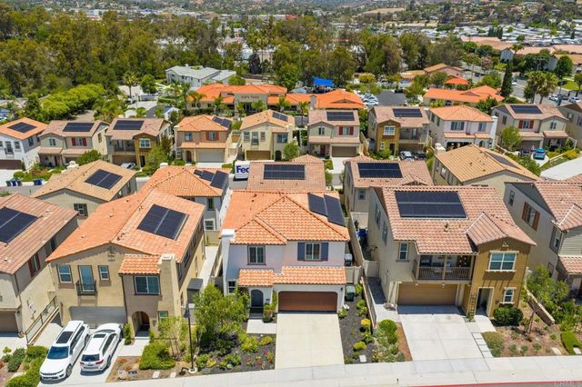 887 Brookdale Drive, Vista, CA 92081