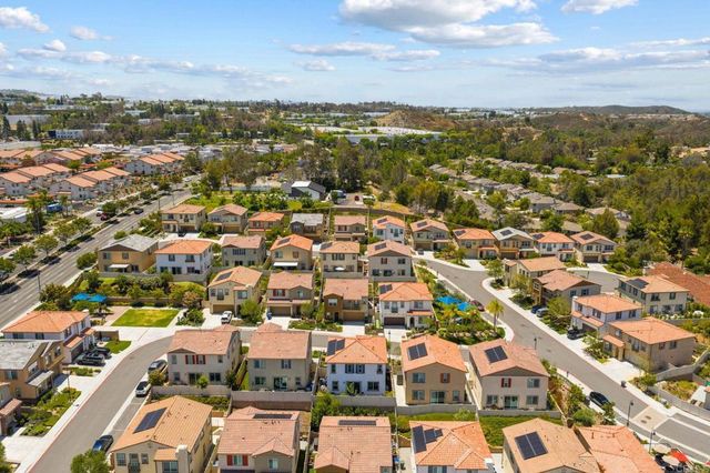 887 Brookdale Drive, Vista, CA 92081