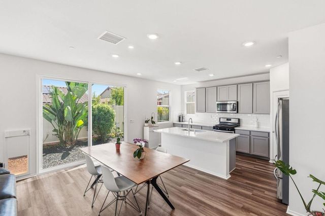 887 Brookdale Drive, Vista, CA 92081