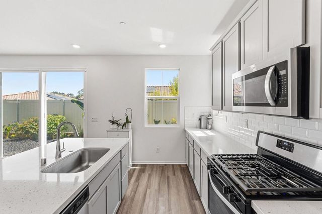 887 Brookdale Drive, Vista, CA 92081