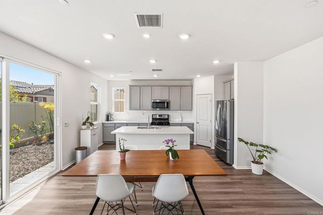 887 Brookdale Drive, Vista, CA 92081