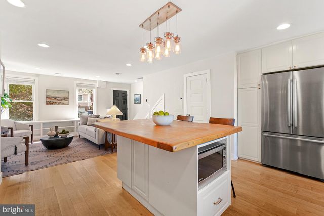 203 17TH ST SE, Washington, DC 20003