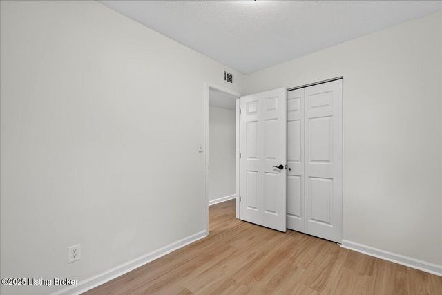 5704 Toebbe Ln, Louisville, KY 40229