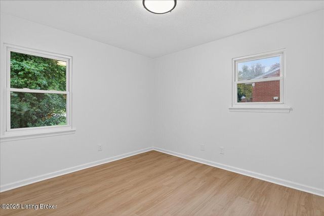 5704 Toebbe Ln, Louisville, KY 40229