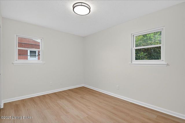 5704 Toebbe Ln, Louisville, KY 40229