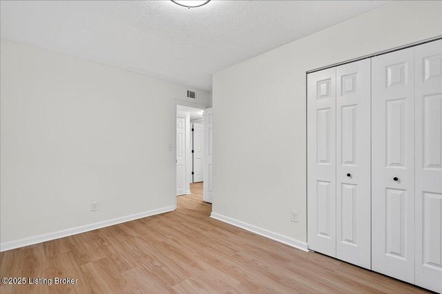 5704 Toebbe Ln, Louisville, KY 40229