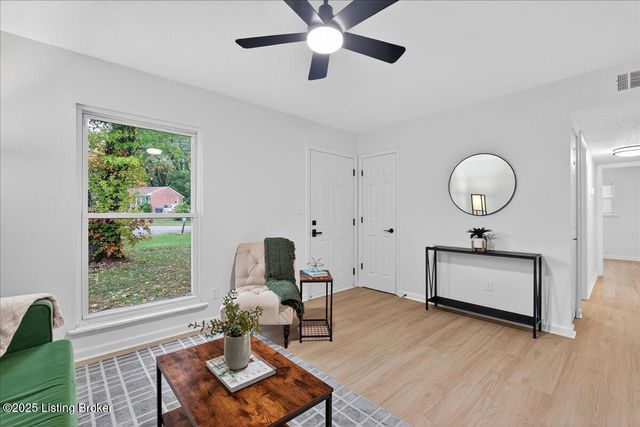 5704 Toebbe Ln, Louisville, KY 40229