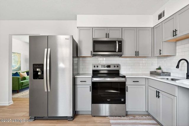 5704 Toebbe Ln, Louisville, KY 40229