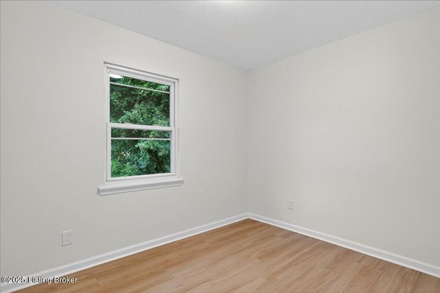 5704 Toebbe Ln, Louisville, KY 40229