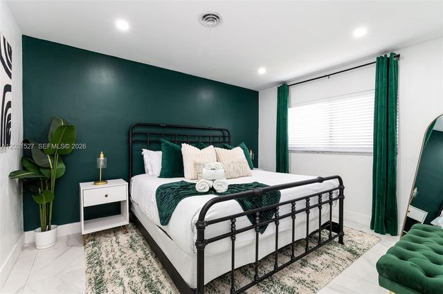 329 SE 12th Ave 1, Pompano Beach, FL 33060