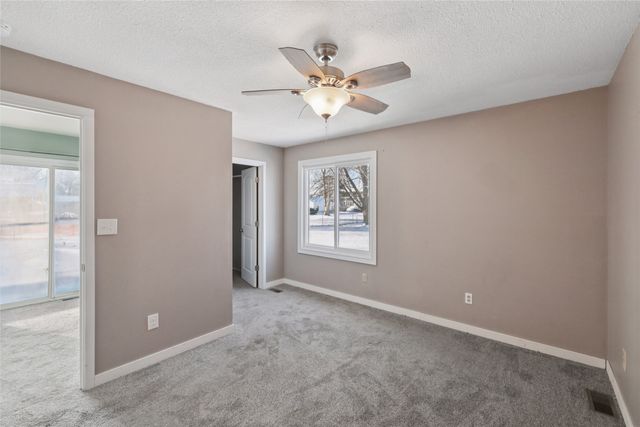 1527 Summer Street, Grinnell, IA 50112