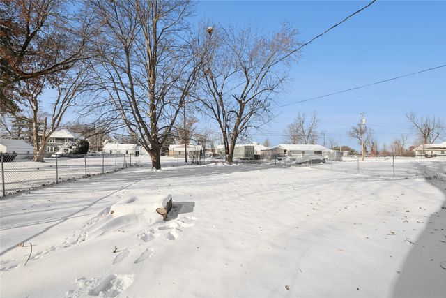 1527 Summer Street, Grinnell, IA 50112