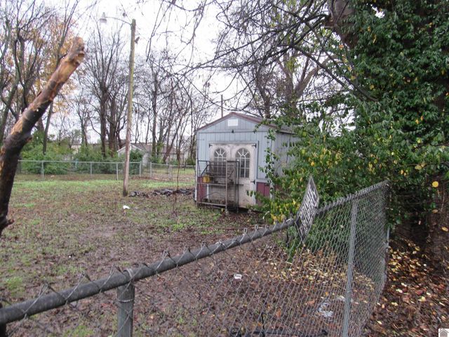 1109 Monroe St, Paducah, KY 42003