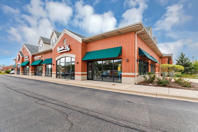 1540 Carlemont Drive F, Crystal Lake, IL 60014