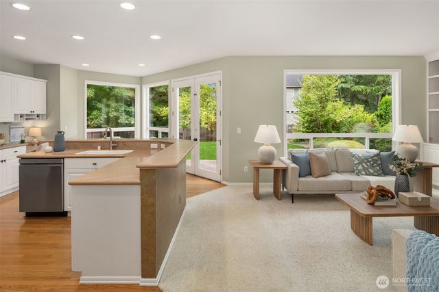 24416 SE 4th Place, Sammamish, WA 98074
