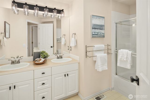 24416 SE 4th Place, Sammamish, WA 98074
