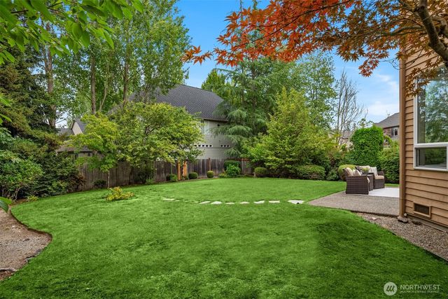 24416 SE 4th Place, Sammamish, WA 98074