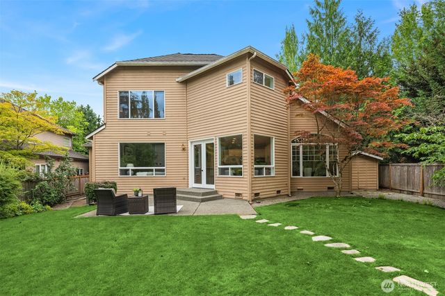 24416 SE 4th Place, Sammamish, WA 98074