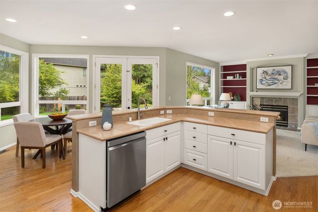 24416 SE 4th Place, Sammamish, WA 98074