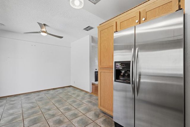 7940 Summerplace Dr, Citrus Heights, CA 95621
