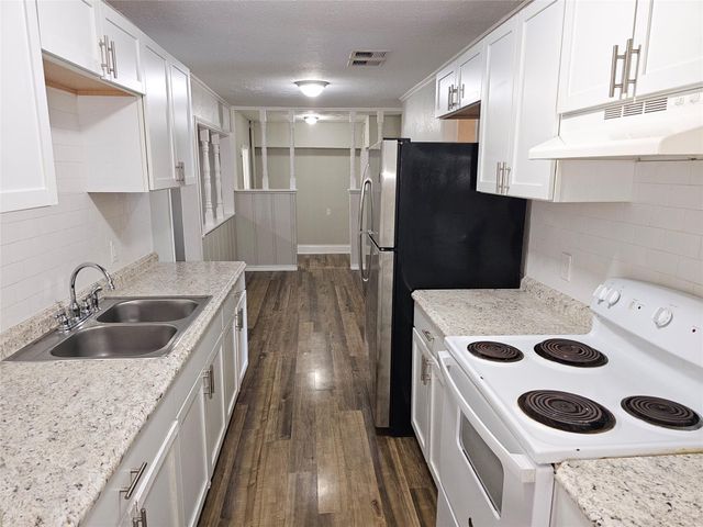 1909 2nd Avenue N, Texas City, TX 77590