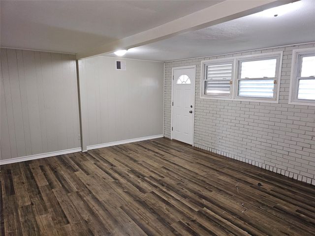 1909 2nd Avenue N, Texas City, TX 77590