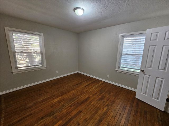 1909 2nd Avenue N, Texas City, TX 77590