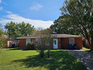 1909 2nd Avenue N, Texas City, TX 77590