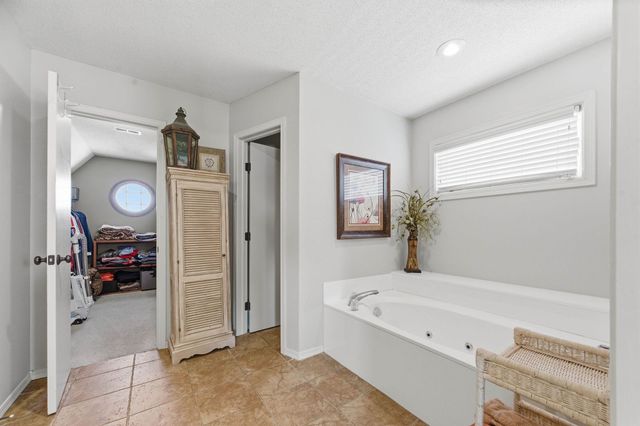 2532 N Fox Run Ct, Wichita, KS 67226