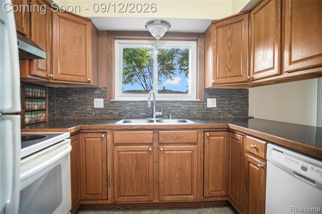 41654 Harvard Drive, Sterling Heights, MI 48313