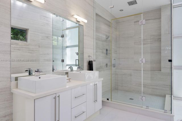 3861 Kumquat Ave, Miami, FL 33133