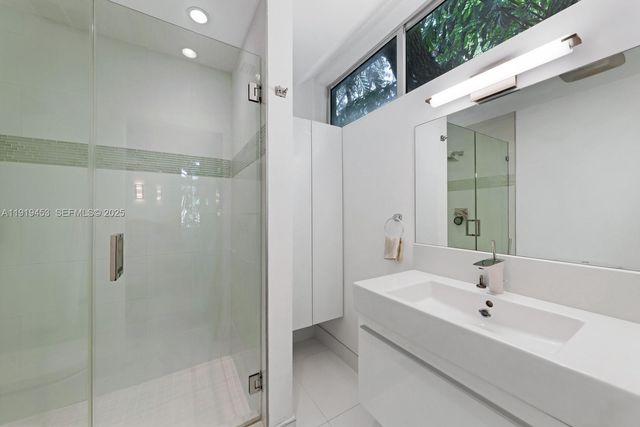 3861 Kumquat Ave, Miami, FL 33133