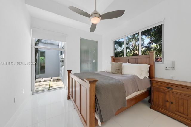 3861 Kumquat Ave, Miami, FL 33133