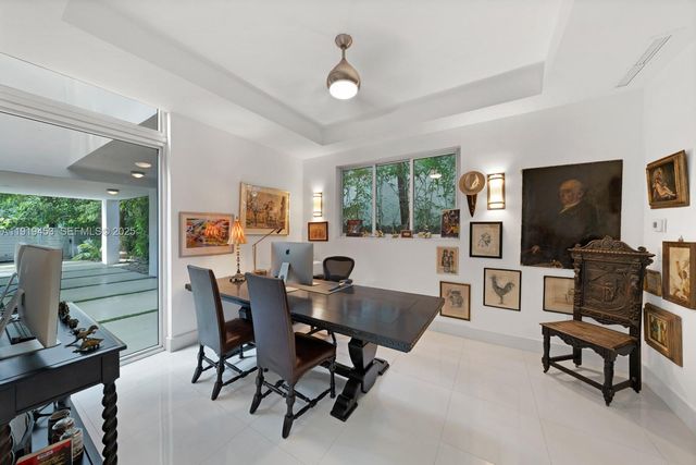 3861 Kumquat Ave, Miami, FL 33133