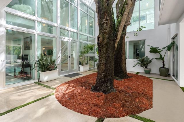 3861 Kumquat Ave, Miami, FL 33133