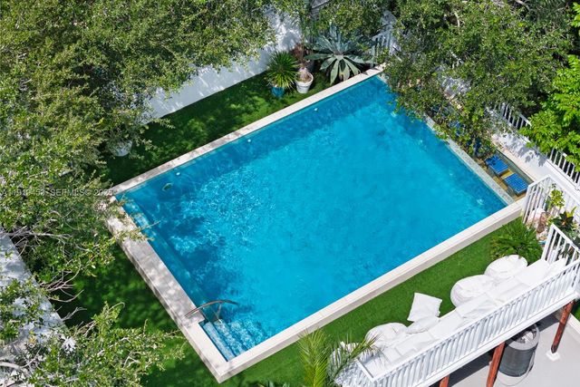 3861 Kumquat Ave, Miami, FL 33133