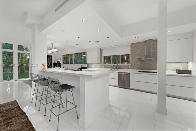 3861 Kumquat Ave, Miami, FL 33133