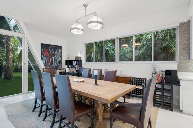 3861 Kumquat Ave, Miami, FL 33133