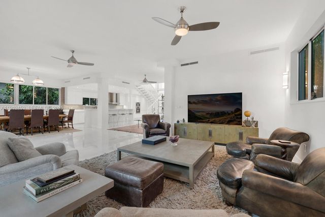 3861 Kumquat Ave, Miami, FL 33133