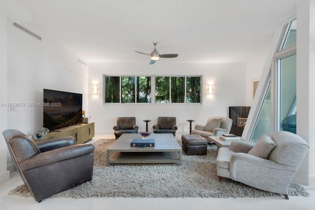 3861 Kumquat Ave, Miami, FL 33133