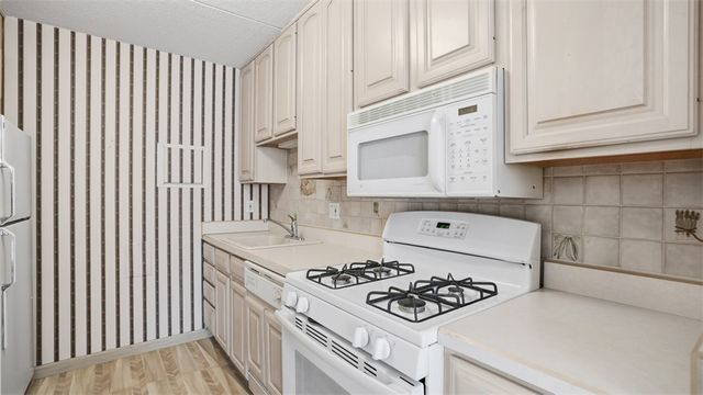 1160 Bower Hill Road 716A, Mt Lebanon, PA 15243